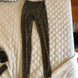 Lululemon Camo Wunder Under leggings